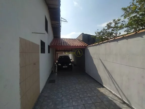 Imagem Casa térrea com 2 dorms, á 950m da Praia à venda em Peruíbe