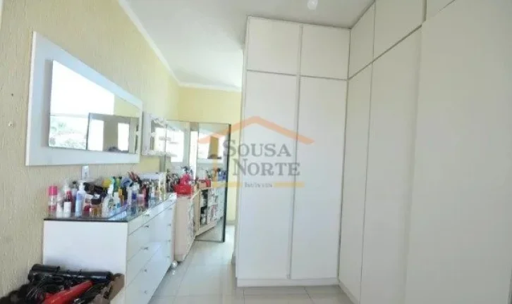 Imagem Sobrado com 250 m². O imóvel possui 3 dormitórios, sendo 3 suítes, totalizando 5 banheiros, alé...