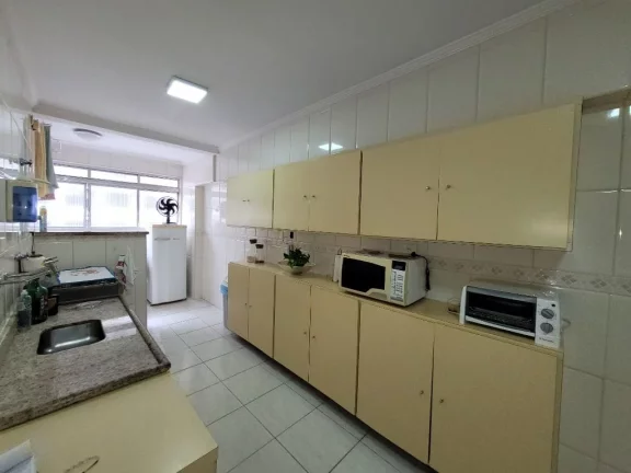 Imagem APARTAMENTO AMPLO, 1ª QUADRA NA PRAIA, COM 3 DOMITÓRIOS, SENDO 1 SUÍTE, 1 VAGA PARA AUTO