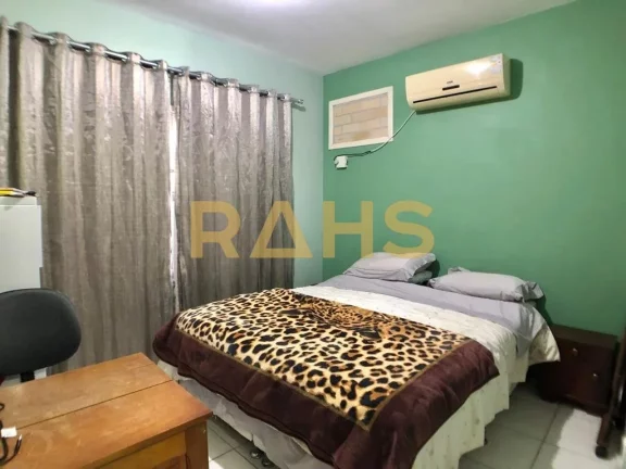 Imagem Sobrado com 2 suítes e 1 quarto, ampla área gourmet com churrasqueira e piscina, 2 vagas de garage...