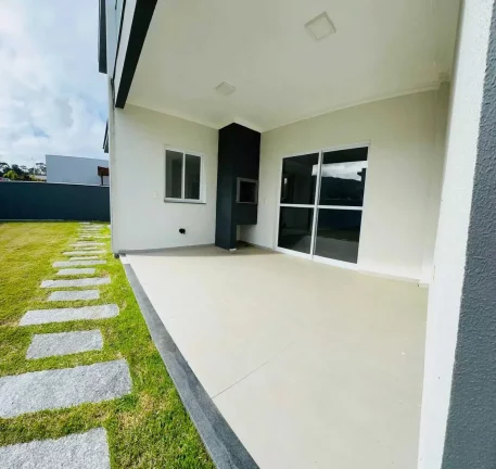 Imagem Casa alto padrão 3 dormitórios sendo 1 suíte e 2 demi-suítes e 2 vagas em Florianópolis/SC