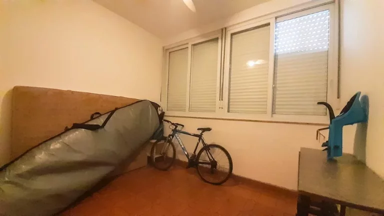Imagem Pitangueiras - Frente ao mar - 05 dormitórios - 200 m² úteis - 01 vaga de garagem.