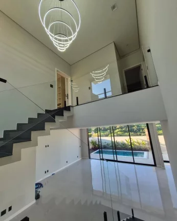 Imagem Casa com Piscina e espaço para viver.