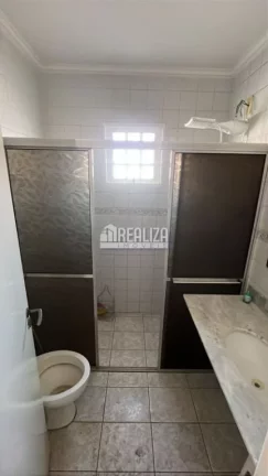 Imagem Casa padrão à venda em Boa Vista, Uberaba: 3 dormitórios, piscina e espaço gourmet.