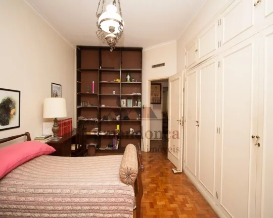 Imagem Apartamento com living para 3 ambientes, 4 dormitórios sendo 1 suíte, lavabo, copa, cozinha, área...