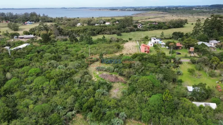 Imagem Fortes Imóveis Vende Terreno no Condomínio Jardim da Lagoa