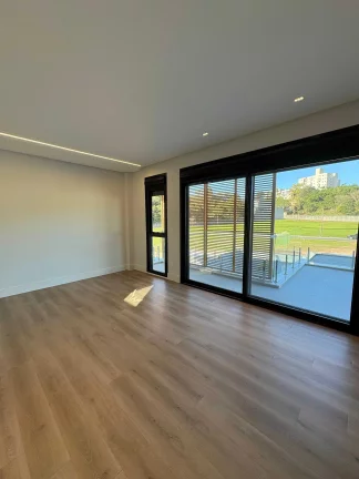 Imagem Casa em condomínio com 4 suítes e 4 vagas de garagem em Camboriú/SC