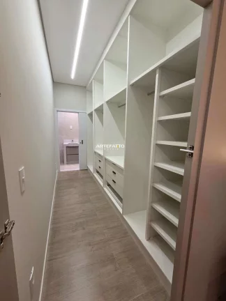 Imagem Casa à Venda com 3 quartos, 3 banheiros, 3 vagas e 160m2