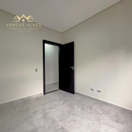 Imagem Imperdível: Casa à venda em Foz do Iguaçu-PR, no Centro, 3 quartos, 1 suíte, 2 salas, 2 vagas e 105m²!