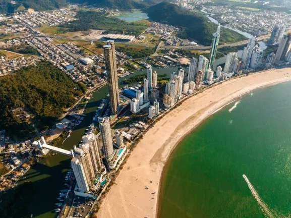 Imagem Decorado com 4 dormitórios à venda sendo 4 suítes, 261.04 m² por - R$ 16.900.000,00 - Barra Sul - Bal. Camboriú/SC