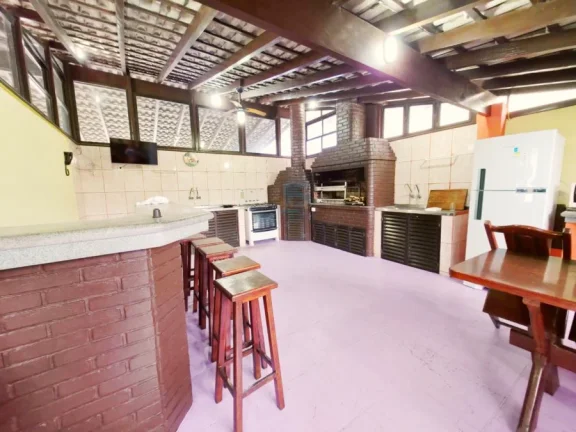 Foto do imóvel: VENDE- SE MARAVILHOSO APARTAMENTO HÁ 600 METROS DA PRAIA DE MAITINGA