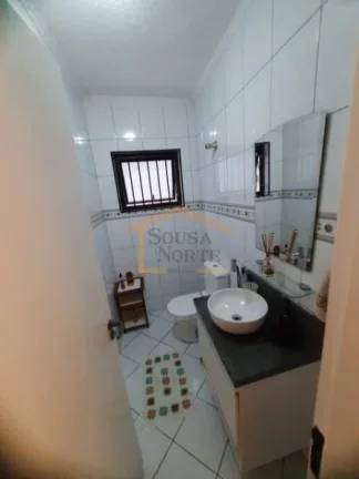 Imagem Sobrado com com 141 m² de área construída em terreno de 5x25. Dispõe de 3 dormitórios, sendo 1 ...
