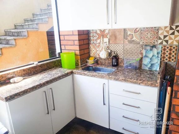 Imagem Casa com 3 dormitórios à venda, 250 m² por R$ 890.000,00 - Panorama - Teresópolis/RJ