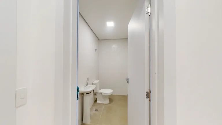 Imagem Apartamento 295M² Reformado, 3Q, 1 Suíte, 4 Banheiros, 1 Vaga, Varanda.