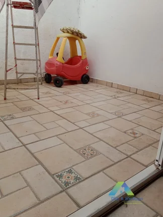 Imagem Sobrado à venda com 3 dormitórios e suíte na Vila das Mercês!!