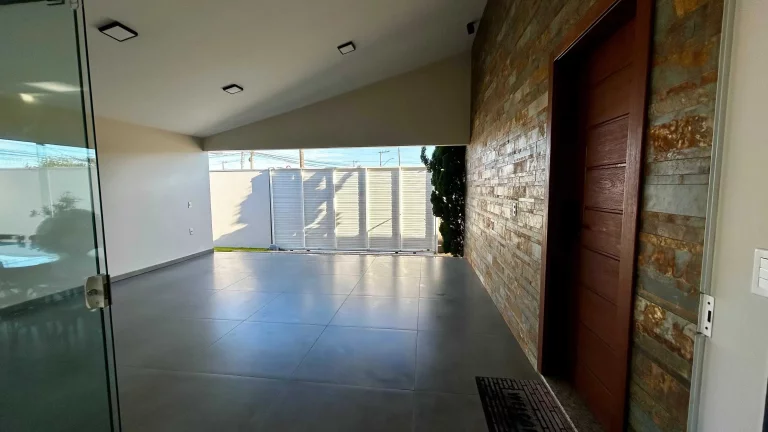 Imagem Casa com 3 dormitórios sendo 1 suíte e 2 vagas de garagem no Centro de Navegantes/SC