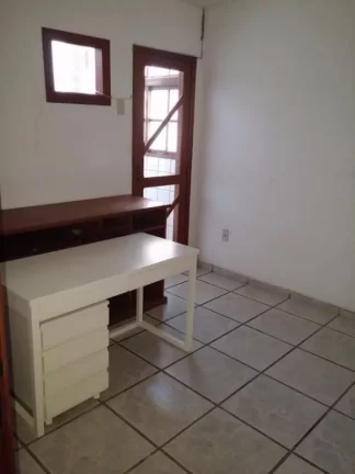 Imagem Imperdível casa em condomínio à venda em Macaé-RJ, no bairro Riviera Fluminense! 4 quartos, 2 suítes, 1 sala, 3 banheiros, 2 vagas de garagem, 120,00 m2 de área.