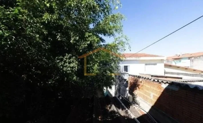 Imagem Sobrado espaçosa com 298m², 3 dormitórios, 2 banheiros e 3 vagas de garagem. Quintal na frente e ...