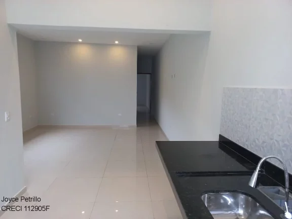 Imagem Casa com Piscina e Cascata a Venda em Peruíbe.