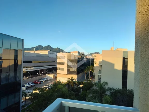 Imagem Apartamento com 2 qts mobiliado 72m² suíte e varandão - Barra da Tijuca