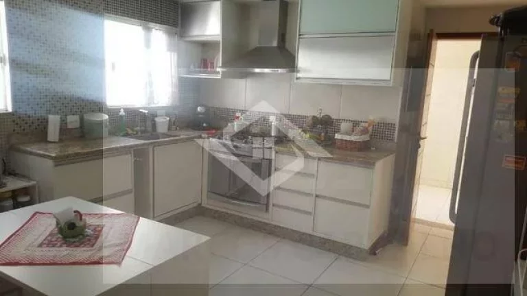 Imagem Casa 3 Quartos (3 suítes) com área gourmet e piscina - Golden Village