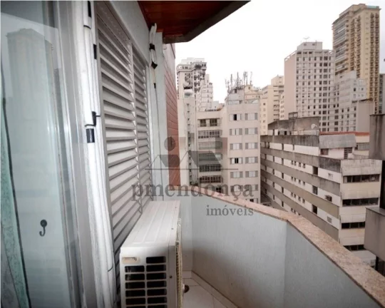 Imagem Apartamento muito bom, com armários no dormitório e cozinha, ar condicionado, sacada. Edifício co...