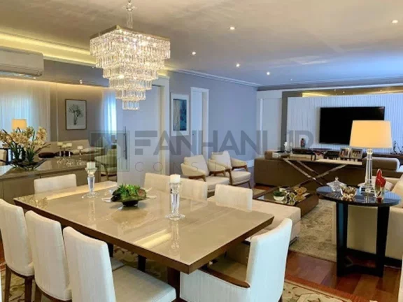 Vendo apartamento na Vila Nova Conceição. Requinte e muito bom gosto, neste incrível apartamento... São 4 dormitórios, sendo 2 suítes. O piso de ma