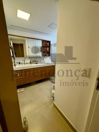 Imagem Apartamento no Alto da Lapa com 209m² pronto para morar, 3 suítes e 3 vagas.