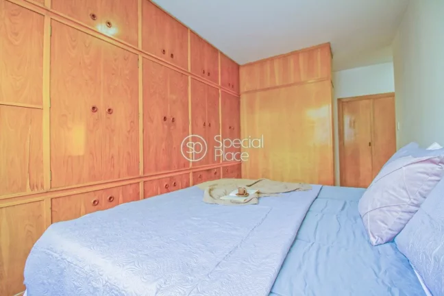 Imagem Apartamento com 3 dormitórios ( 1 suíte ) e 1 vaga na garagem. Amplo living para 3 ambientes e com...