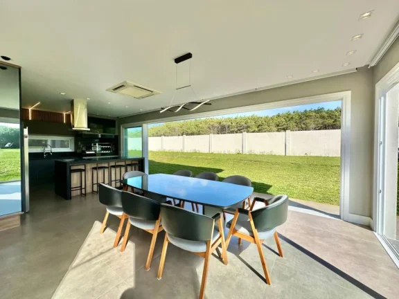 Imagem Casa em Condominio 4 Dormitórios - Bairro Capão Novo