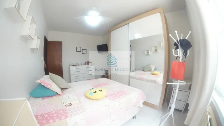 Imagem Venda de casa em São Francisco, Niterói-RJ: 2 quartos, 1 suíte, 2 salas, 3 banheiros, 4 vagas de garagem, 100m². Confira!