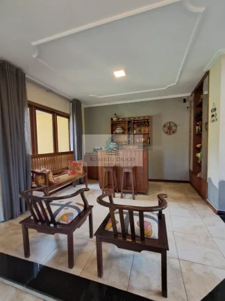 Imagem Imperdível: Casa à venda em Itatiaia-RJ, 5 quartos, 2 suítes, 1 sala, 5 banheiros, 4 vagas, 373,64m² de área. Confira já!