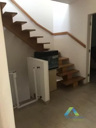 Imagem Sobrado em condomínio com 124m² - 2 dormitórios sendo 1 suíte com varanda, 2 banheiros e um lavabo,