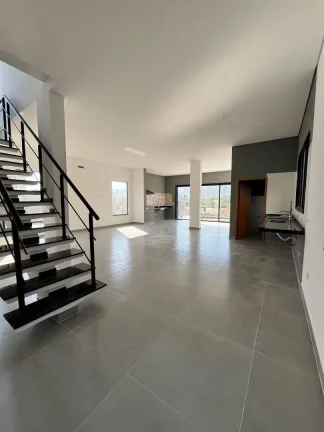 Imagem Casa em condomínio a 15 minutos do centro de Atibaia