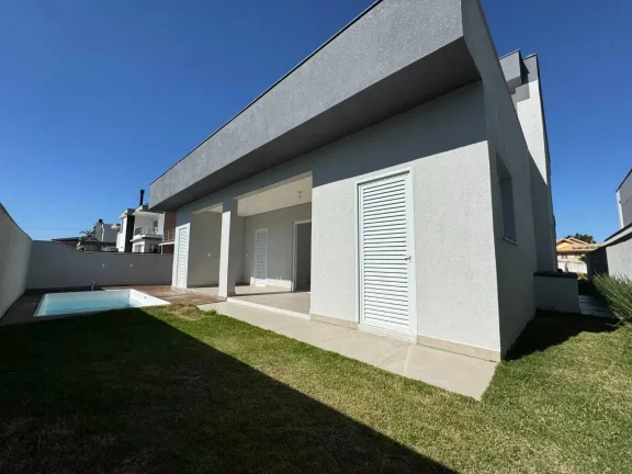 Imagem Casa com 4 suítes e 4 vagas de garagem em condomínio Fechado nos Ingleses – Florianópolis/SC