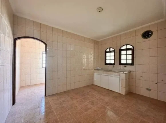 Imagem Casa para Alugar com 64m², 2 dormitórios, 1 sala e 1 vaga!!!