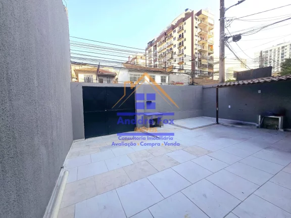 Imagem Casa linear com sala, 3 quartos, cozinha, área de serviço, quintal, garagem para 2 carros, à venda, 70 M², por R$ 410.000 – Vila Isabel - Rio de Janeiro / RJ.