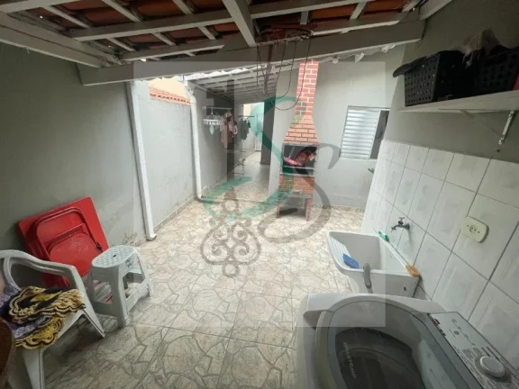 Imagem Venda de casa no Parque Residencial Vila União, Campinas. 2 dormitórios, sala, cozinha, lavanderia, banheiro, vaga de garagem.