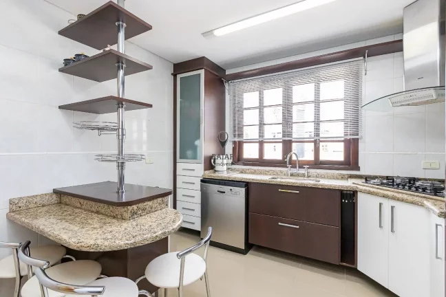 Imagem Casa de Alto Padrão "Mobiliada"
Com quatro quartos, duas suítes com hidro, espaço gour... Imagem Casa de Alto Padrão "Mobiliada"
Com quatro quartos, duas suítes com hidro, espaço gour...