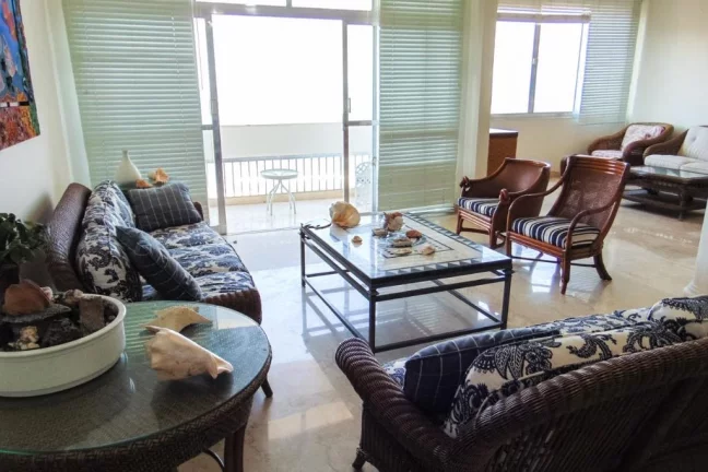 Imagem Apartamento com 4 dormitórios à venda, 160 m² por R$ 1.550.000,00 - Pitangueiras - Guarujá/SP