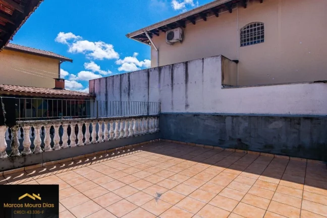 Imagem Casa no Jardim Esmeralda, 3 vagas de garagem, 4 quartos e Churrasqueira- região Rio Pequeno
