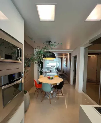 Imagem Apartamento mobiliado com 3 suítes e 3 vagas de garagem na Avenida Atlântica em Balneário Camboriú