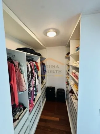 Imagem Apartamento com 160m², 3 dormitórios, sendo 3 suites todos com varanda, sala para dois ambientes, ...