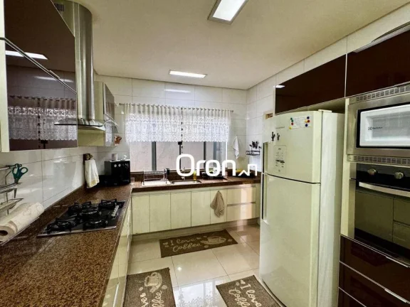 Imagem Casa com 3 dormitórios à venda, 236 m² por R$ 950.000,00 - Setor Faiçalville - Goiânia/GO