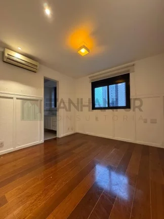 Imagem Apartamento de luxo no coração de São Paulo: 3 quartos, 3 suítes, 3 salas, 5 banheiros, 3 vagas de garagem, 170m² no Itaim Bibi.