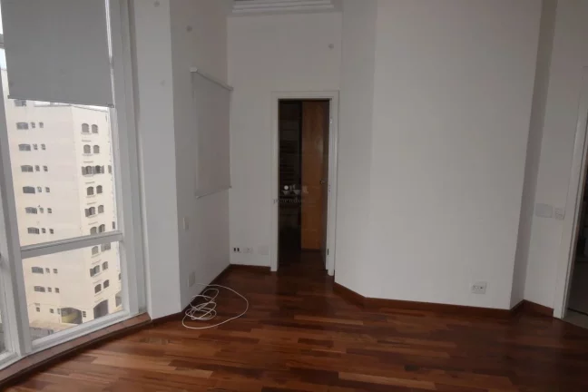 Imagem Cobertura à venda na Vila Madalena com 3 suítes e 3 vagas com piscina.
