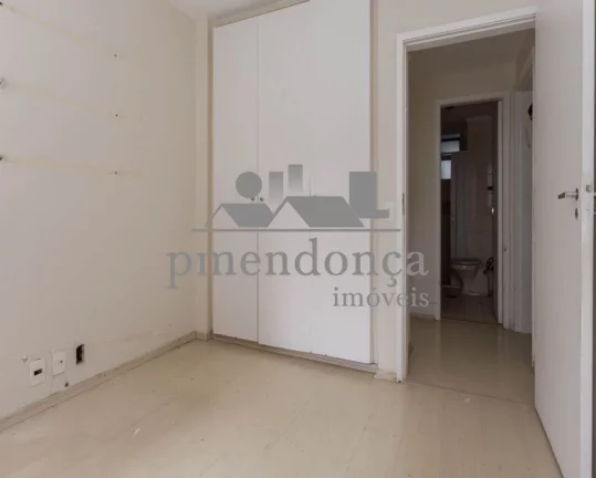 Imagem Apartamento em Higienópolis com 4 quartos (1 suí­te) e 1 vaga, 135 m²