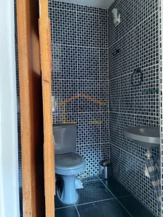 Imagem Sobardo 4 dormitórios, sendo 2 suítes, sala ampla e bem iluminada, lavabo, cozinha, quintal, sem v...
