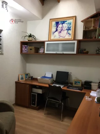 Imagem CASA ASSOBRADADA COM 3 DORMITÓRIOS PARA VENDA, AO LADO DO LARGO DA VILA ZELINA. 2 VAGAS DE GARAGEM, QUINTAL, CHURRASQUEIRA. A 12 MINUTOS A PÉ DO METRÔ