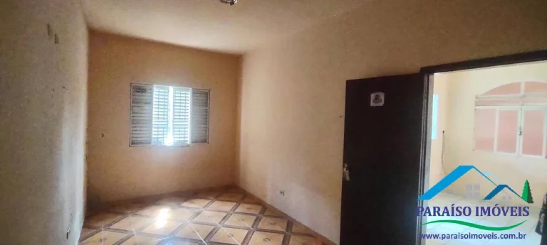 Imagem More no Centro de Paraisópolis - Casa com 3 dormitórios